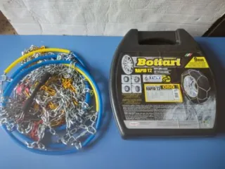 Cadenas para ruedas del coche cuando hay  nieve.