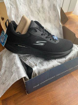Skechers GOrun Hombre Talla 45 Negro