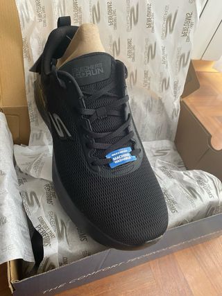 Skechers GOrun Hombre Talla 45 Negro