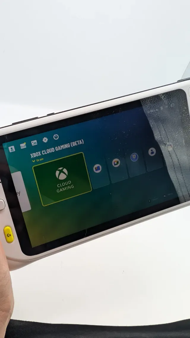 Logitech G Cloud Blanca y Amarilla