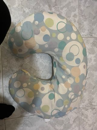 Cojín de lactancia con 2 fundas