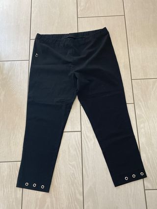 Pantaloni neri dritti con elastico in vita