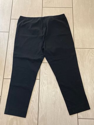 Pantaloni neri dritti con elastico in vita