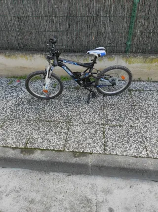 Bicicleta DOWNHILL AVIGO 20 con sospensione anteriore, ruota 20 pollici, colore nero, 6 velocità. Nessuna spedizione