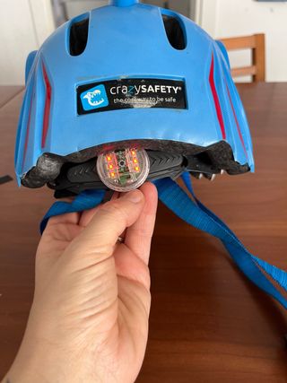 Casco de bici infantil tiburón azul