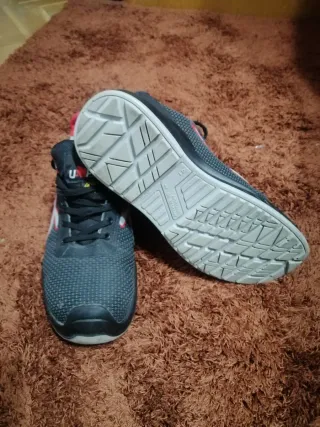 Zapatillas de trabajo U-Power negras y rojas