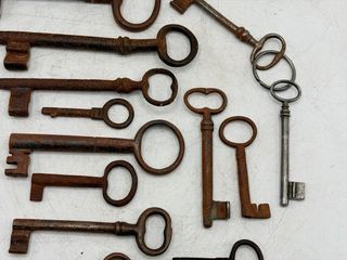 Set di vecchie chiavi in ferro
