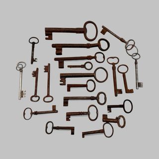 Set di vecchie chiavi in ferro