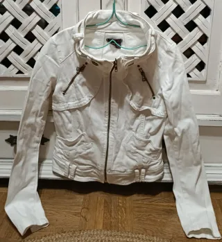 Cazadora vaquera blanca Zara