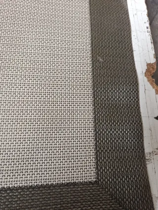 Alfombra vinilo beige y marrón