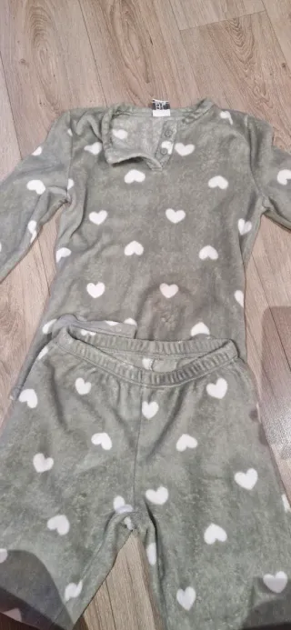 Pijama invierno pelo gris corazones
