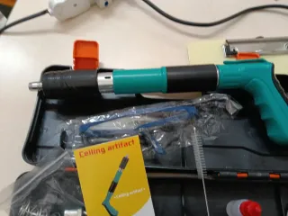 Sparachiodi con ricambi e occhiali