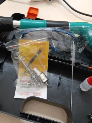 Sparachiodi con ricambi e occhiali