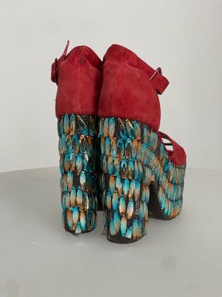 Sandalias rojas plataforma retro pedrería