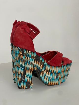 Sandalias rojas plataforma retro pedrería