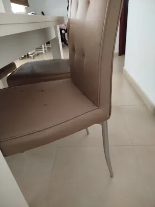 Mesa y 4 Sillas Comedor Beige/Plata