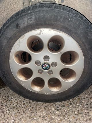 4 neumáticos con Llantas Alfa Romeo 15'' Usados