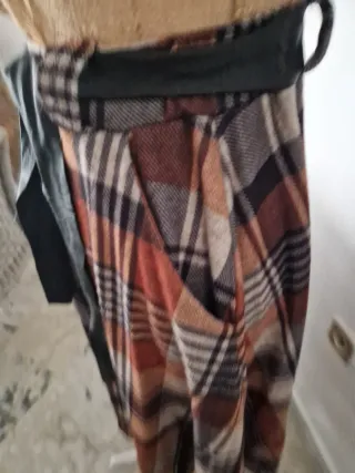 Falda a cuadros tonos marrones, negro, beige..