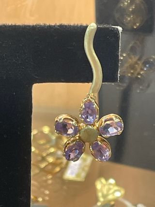 Pendientes largos oro mate amatista