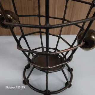 Peça decorativa metal dourado e prateado