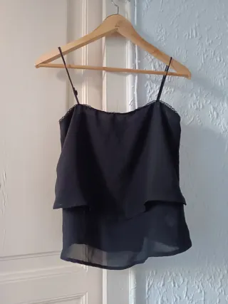 Top Bershka negro tirantes volantes talla S