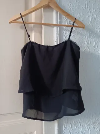 Top Bershka negro tirantes volantes talla S