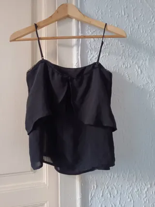 Top Bershka negro tirantes volantes talla S