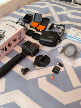 Cámara Insta360 Ace Pro + Accesorios