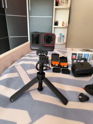 Cámara Insta360 Ace Pro + Accesorios