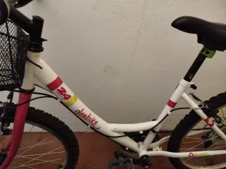 Bicicleta niña rosa y blanca