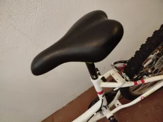 Bicicleta niña rosa y blanca