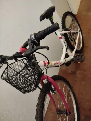 Bicicleta niña rosa y blanca
