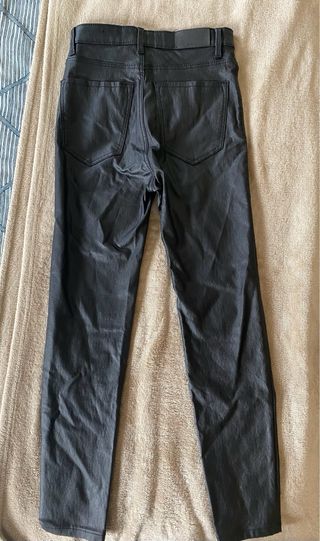 Pantalón efecto piel Stradivarius