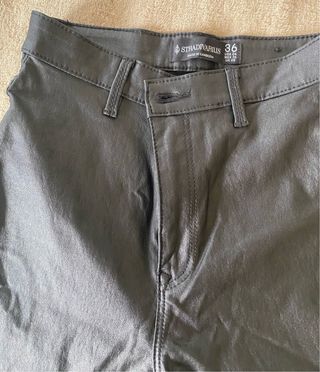 Pantalón efecto piel Stradivarius