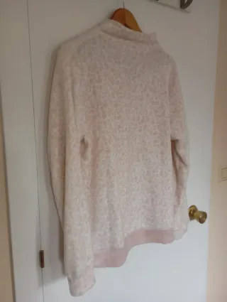 Chaqueta con estampado de leopardo y corazón