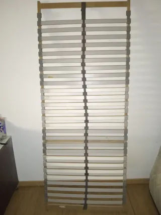 Estrados para cama de madeira e plástico