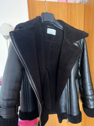 Giacca montone nera Stradivarius