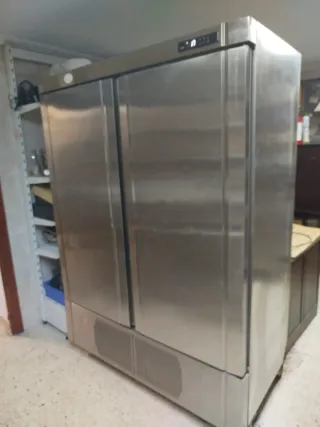 Nevera vertical acero inoxidable COMERSA ARCO 1002