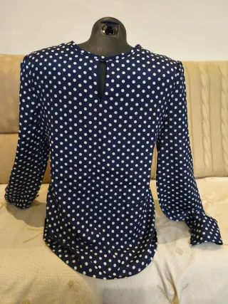 Blusa azul marino lunares manga larga