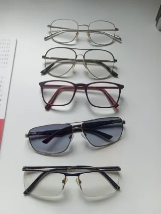 Gafas graduadas rojas y plateadas