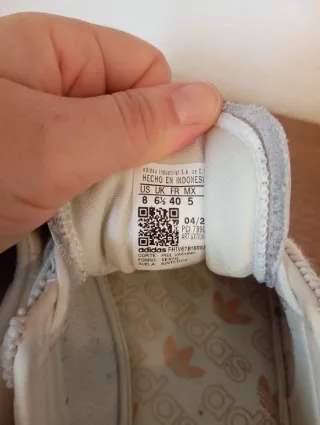 Zapatillas deportivas beige y blancas