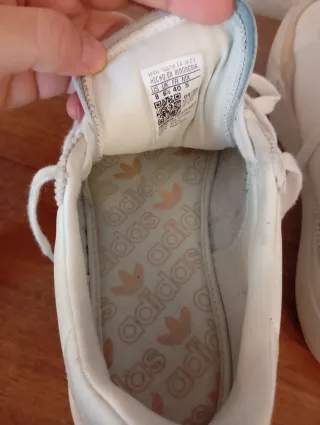 Zapatillas deportivas beige y blancas