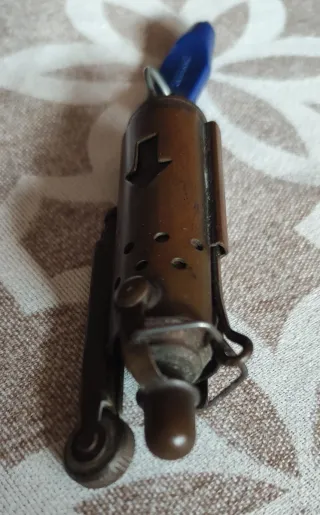 Mechero militar antiguo.