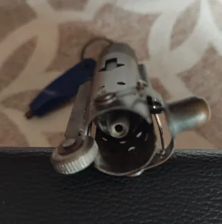 Mechero militar antiguo.