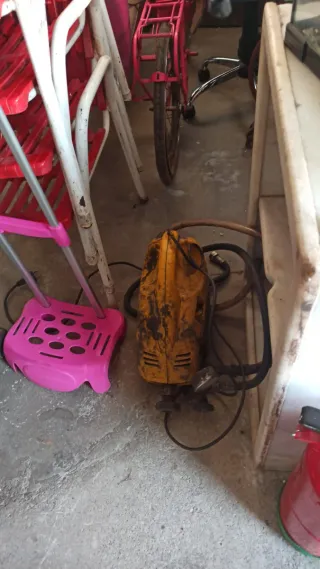 Se vende Soldadora Eléctrica Amarilla 100€