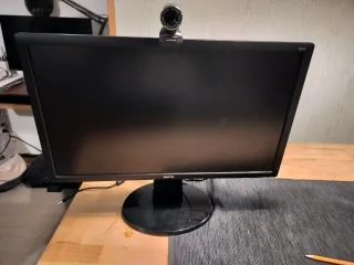 Monitor BenQ Negro webcam y teclado de regalo