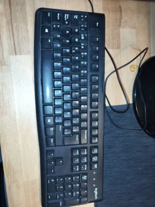 Monitor BenQ Negro webcam y teclado de regalo