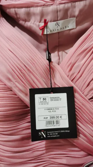 Vestido de fiesta rosa con etiqueta