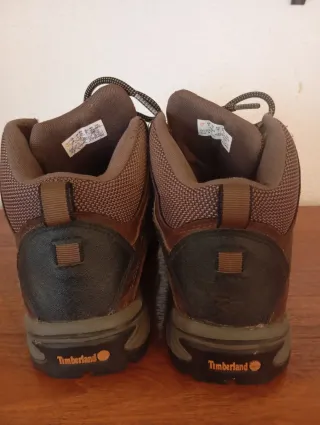 Botas de montaña marrones