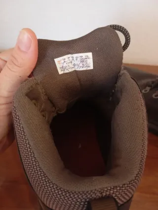 Botas de montaña marrones